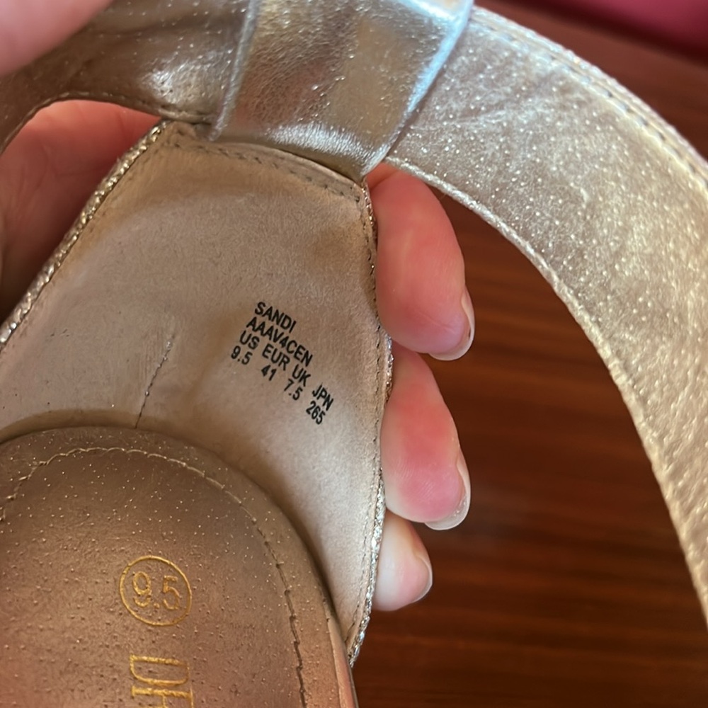 Like new Dream Paris gold sparkling Strappy sandals - Picture 8 of 16